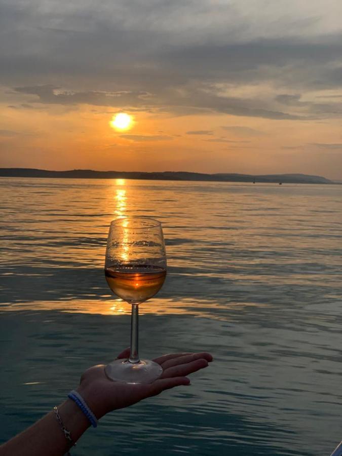 Seebrise Mit Musik Und Wein Meersburg Buitenkant foto
