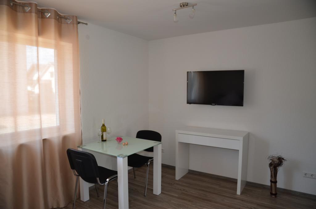 Seebrise Mit Musik Und Wein Meersburg Buitenkant foto