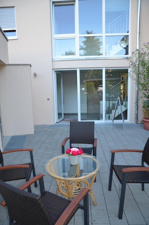 Seebrise Mit Musik Und Wein Meersburg Buitenkant foto